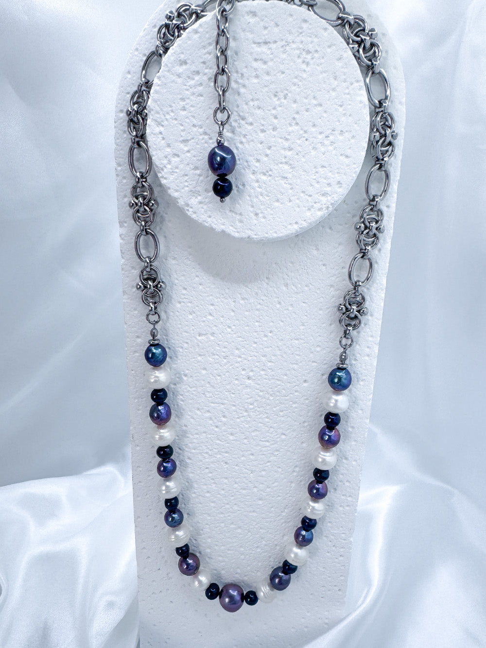 White, purple and black pearl necklace